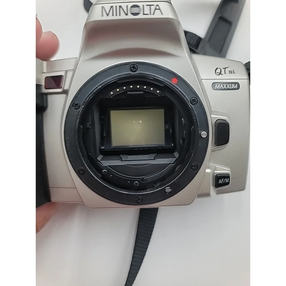 Minolta Maxxum QT Si 35mm Film + 35-80mm AF Zoom Lens‎ (UNTESTED)